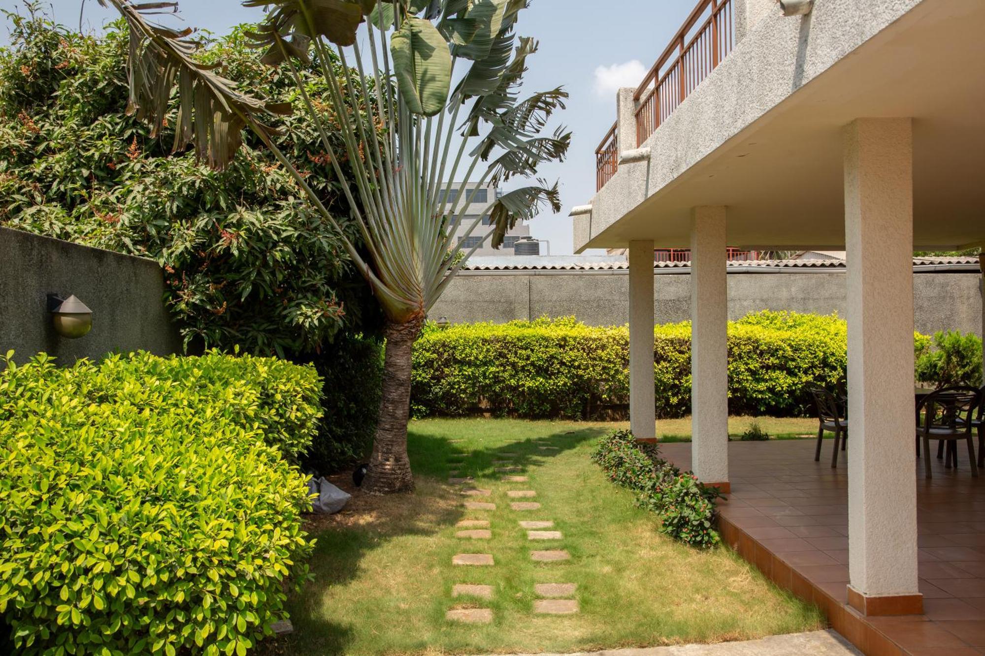 Hotel Du Lac Cotonou Buitenkant foto